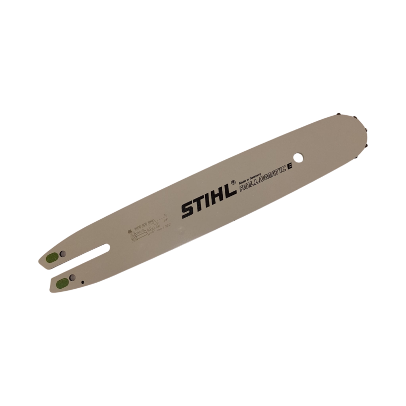 Barra per motosega Stihl Rollomatic E, vista diagonale, sfondo bianco, ideale per taglio efficiente.