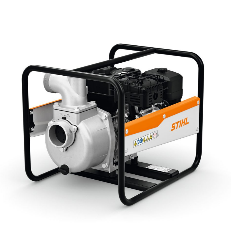 Motopompa STIHL con struttura metallica robusta, ideale per il pompaggio efficiente di acqua in ambienti esterni.
